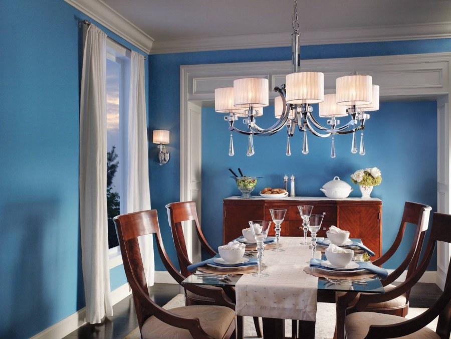 Люстра с синими стенами