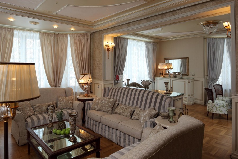 Интерьер гостиной в частном доме