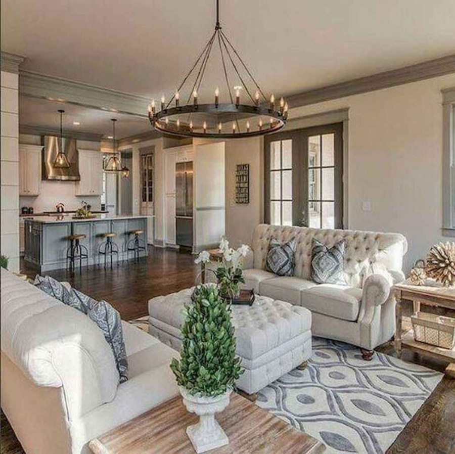 Холл в классическом стиле в частном доме