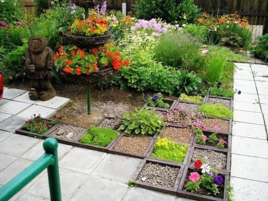 Цветочные клумбы на Огородном участке