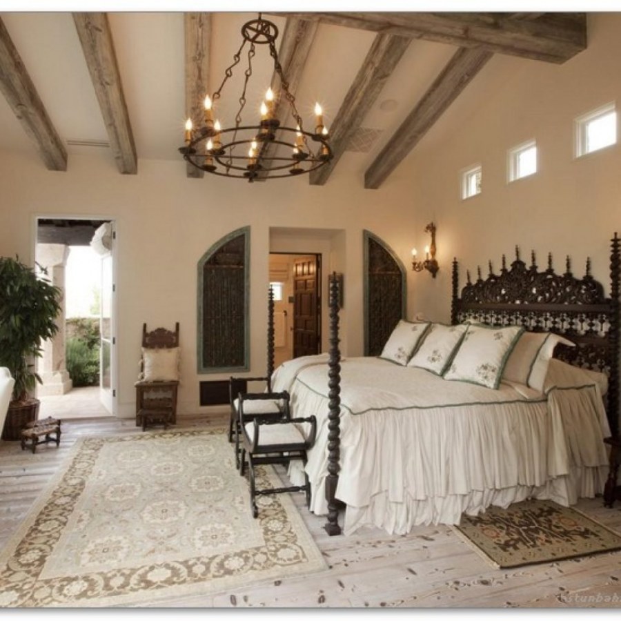 Спальня в романском стиле
