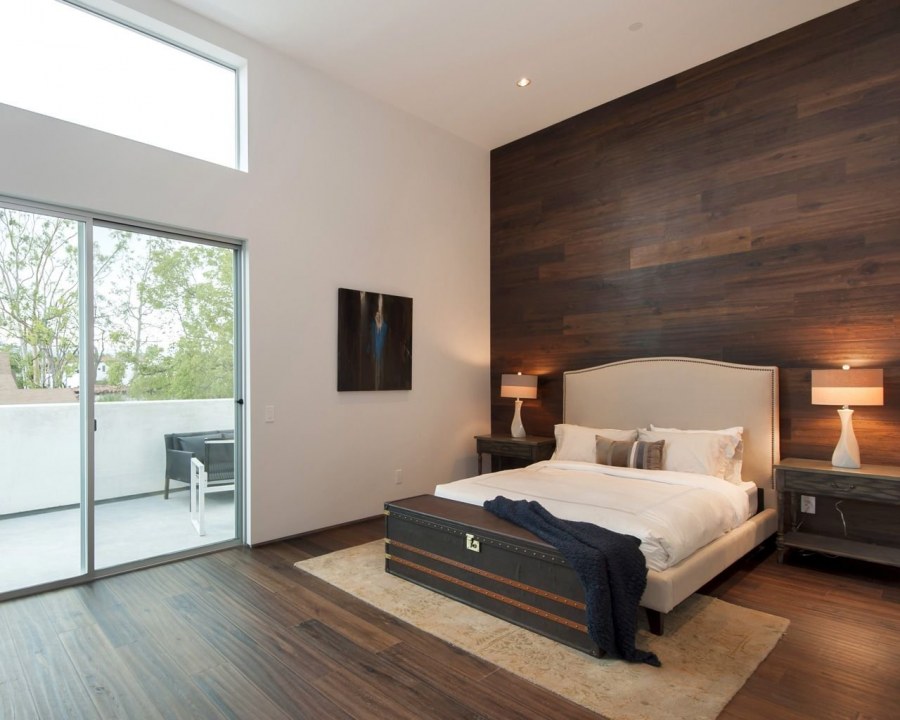 Деревянные панели в спальне