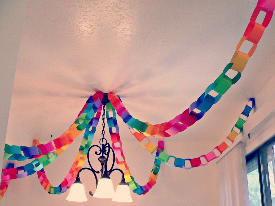 Украшение комнаты бумагой