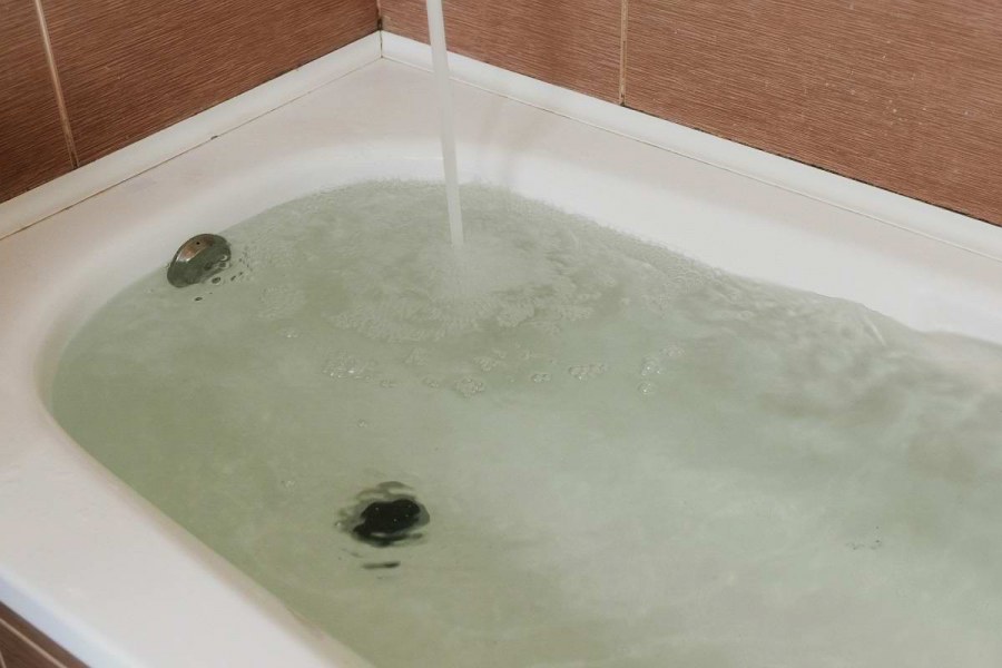 Ванна наполненная водой