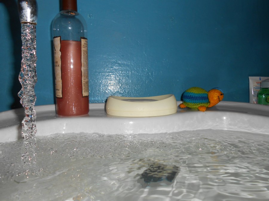 Вода в ванной