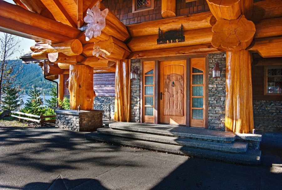 Дом из секвойи Канада