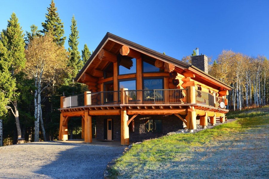 Дом из дикого бруса