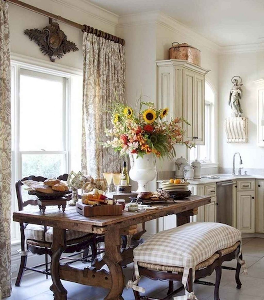 Уютная кухня в стиле Кантри