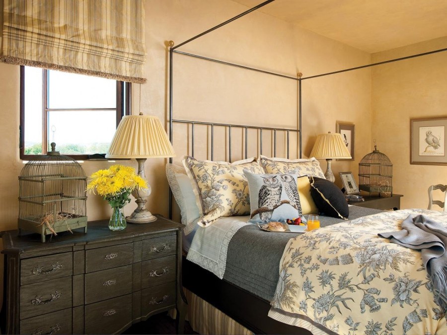 Интерьер спальни в стиле Кантри