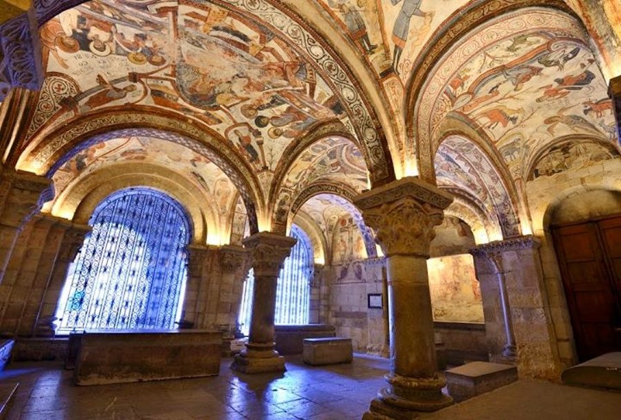 Портал в романском стиле