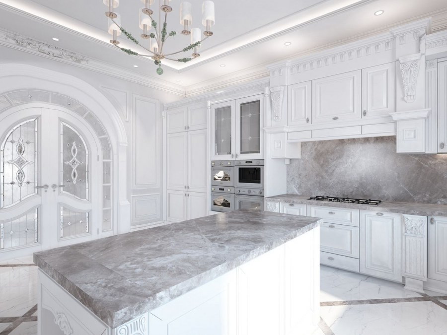 Белая классическая кухня с мраморной столешницей