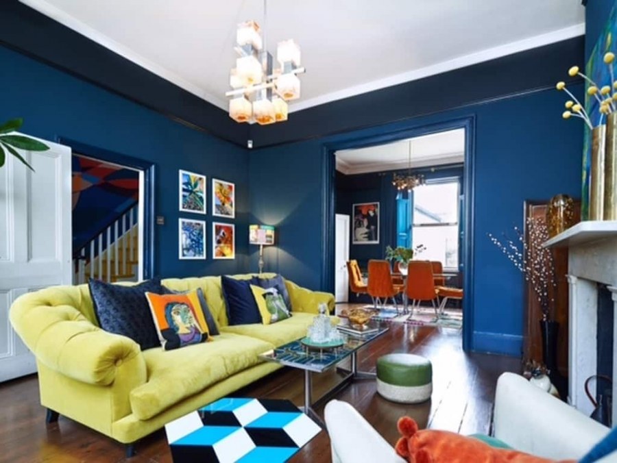 Спальня в сине-красных оттенках