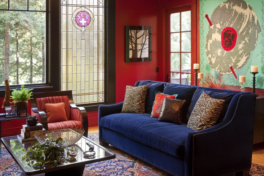 Красно синяя спальня