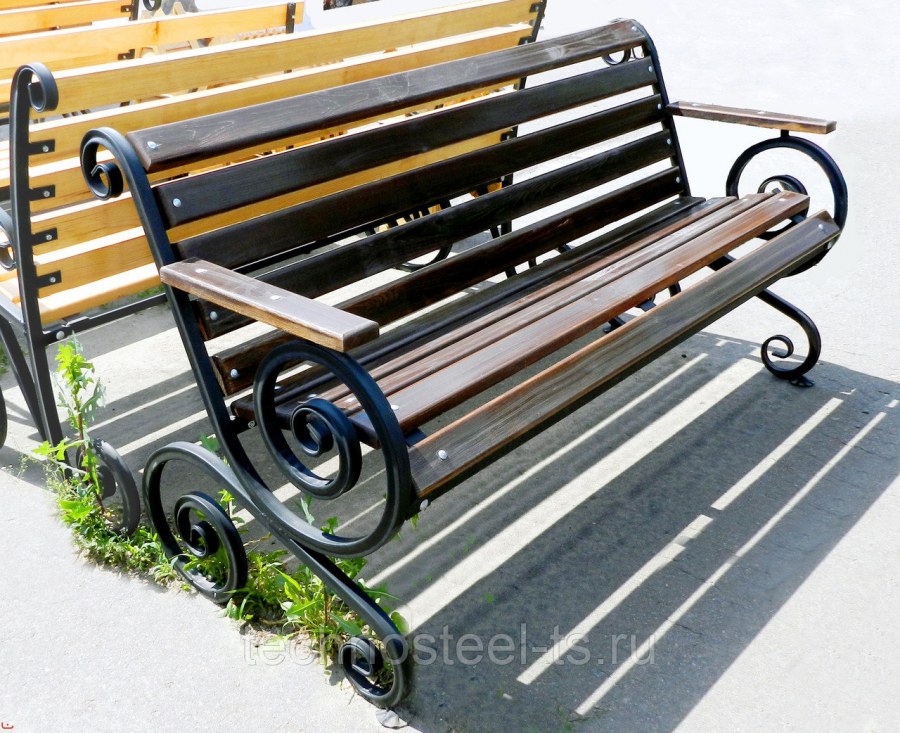 Кованые столбы освещения