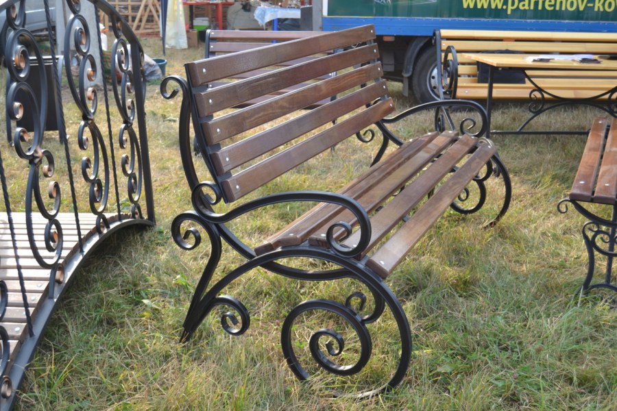 Кованый мостик через ручей