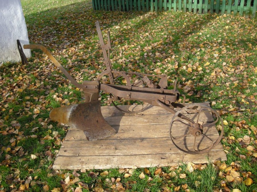 Плуг однолемешный конный