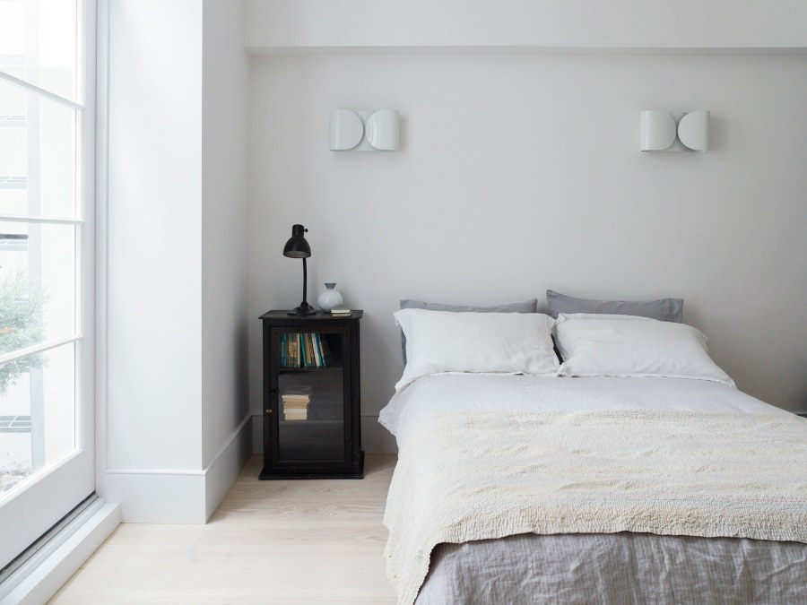 Светло серые стены