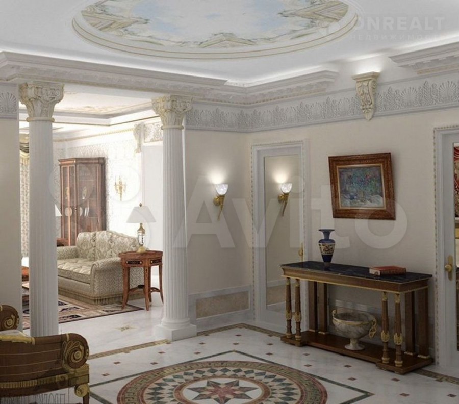 Классический интерьер с лепниной