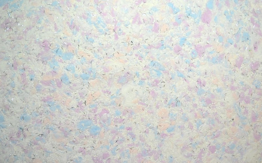 Отделка стен жидкими обоями в гостиной