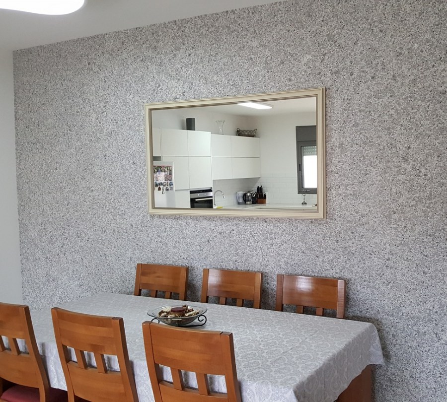 Жидкие обои салатовый цвет