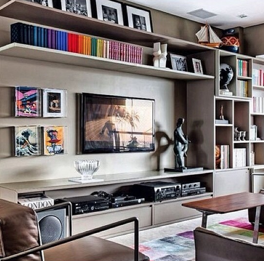 Книжный стеллаж с телевизором