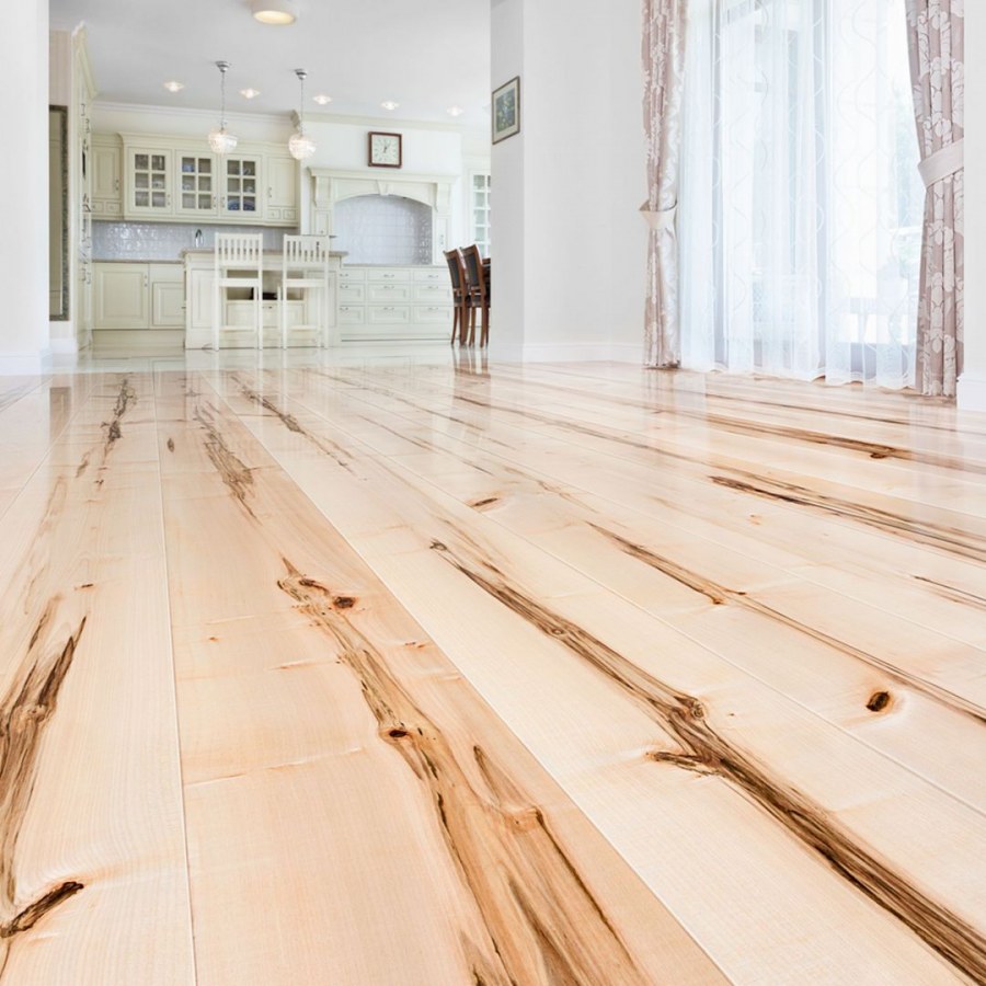 Лакированный деревянный пол