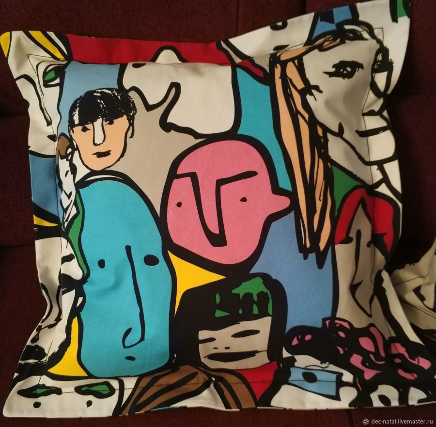 Подушки в стиле поп арт