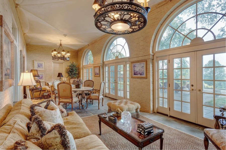 Романский стиль в интерьере