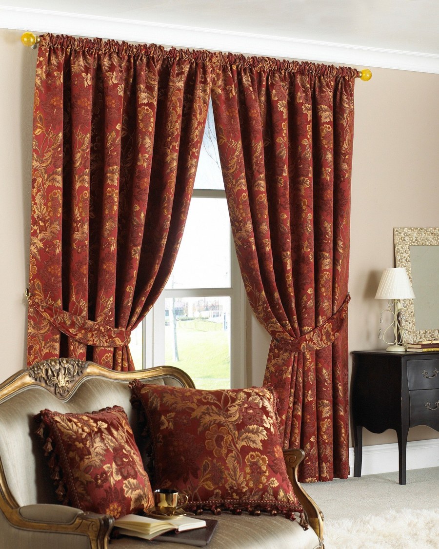 Жаккардовые шторы в гостиную