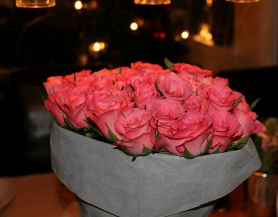 Шикарный букет ночью