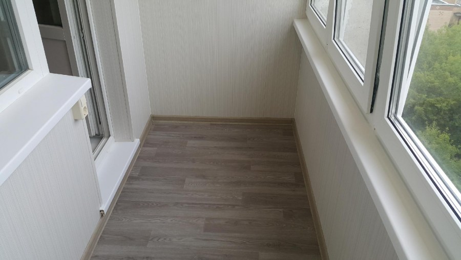 Отделка балкона ламинированными панелями