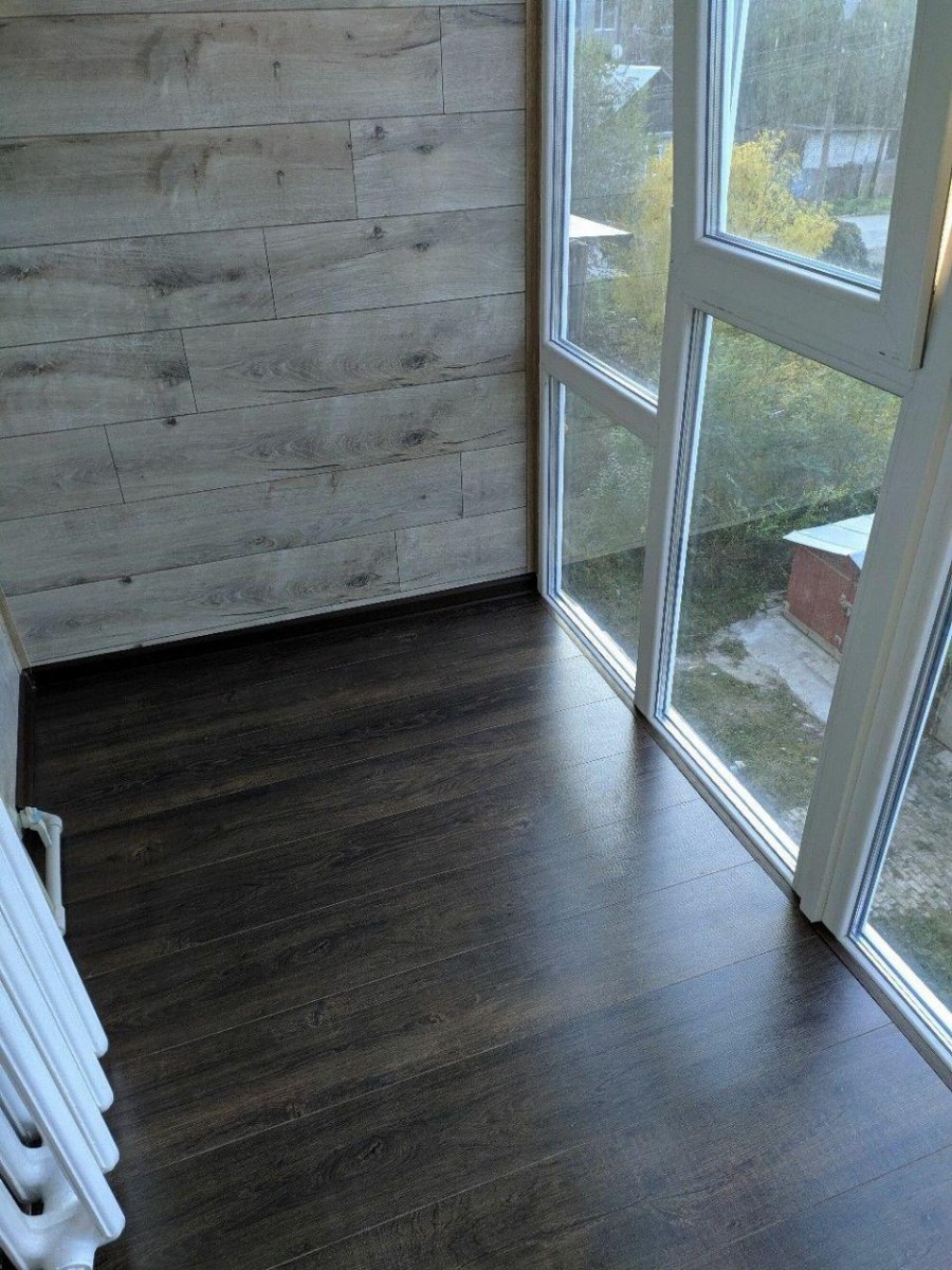 Обшивка лоджии ламинатом