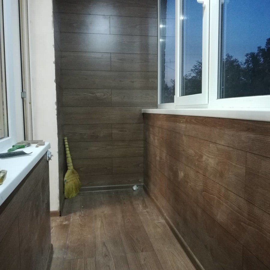 Светло-серый ламинат в интерьере