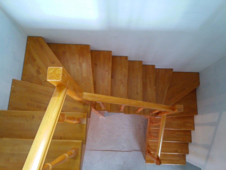 Лестница с двумя поворотами на 180