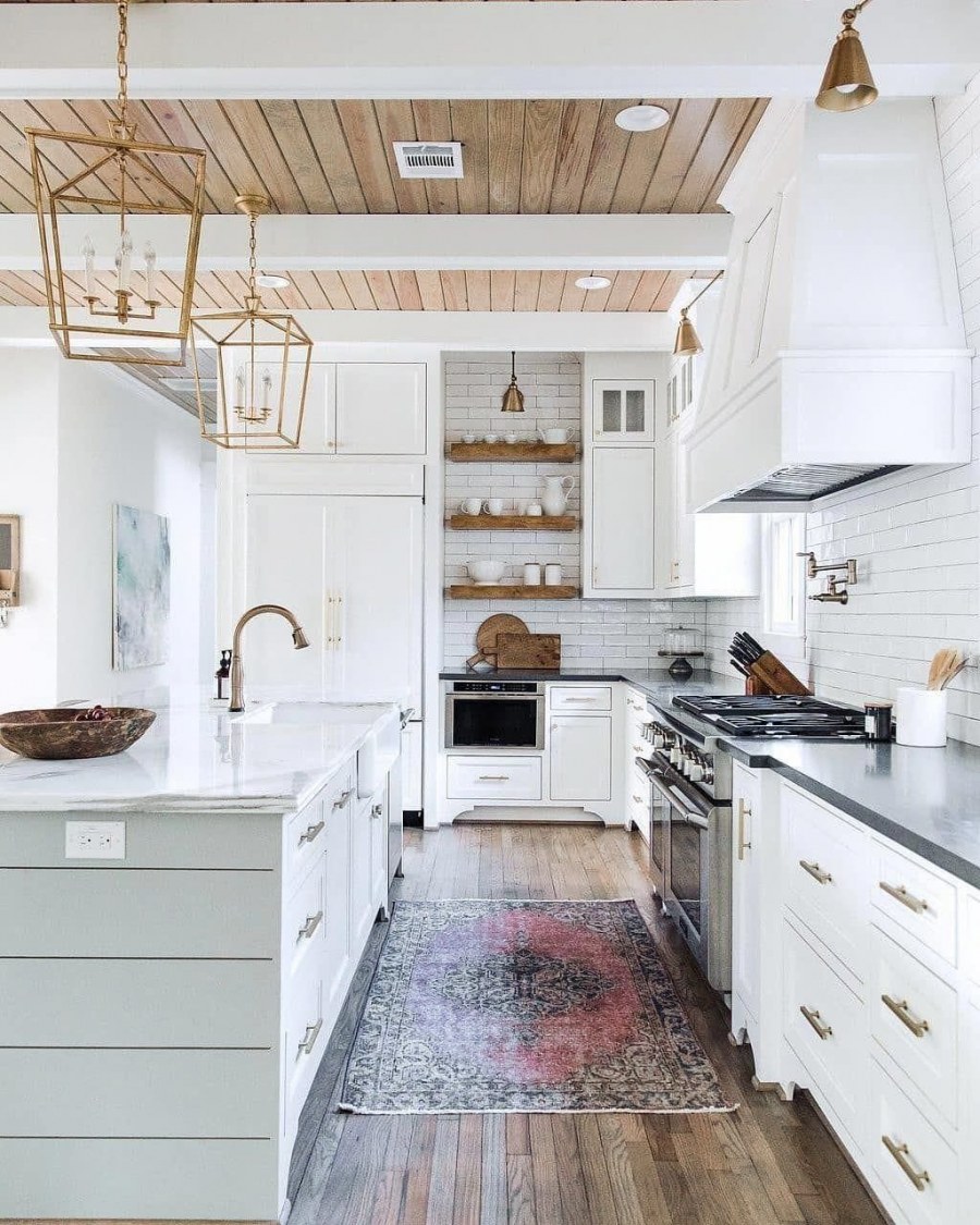 Кухня в деревянном доме