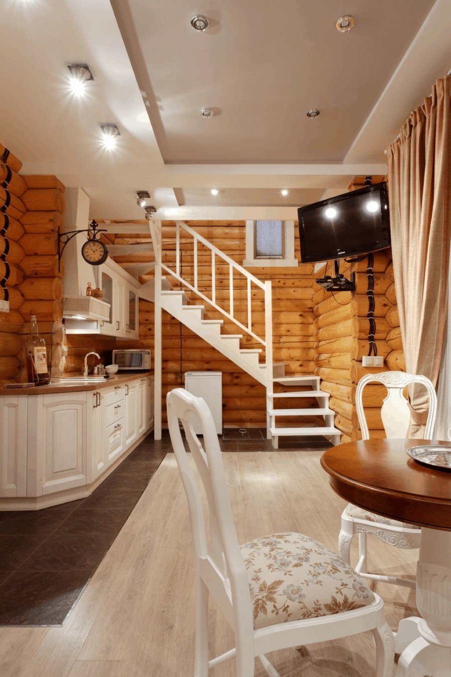 Интерьер двухэтажной бани