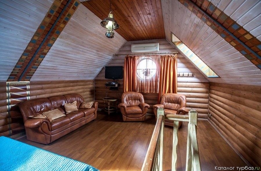 Интерьер второго этажа бани