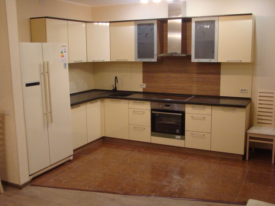 Кухонный гарнитур ванильного цвета