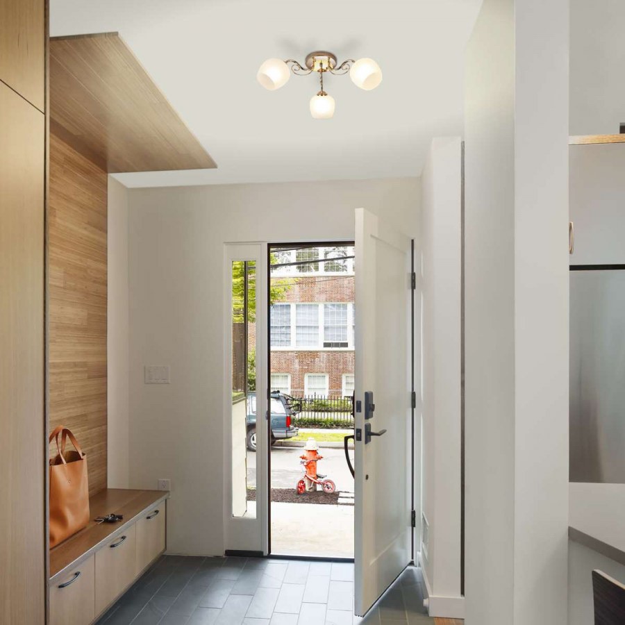 Узкая прихожая в современном стиле