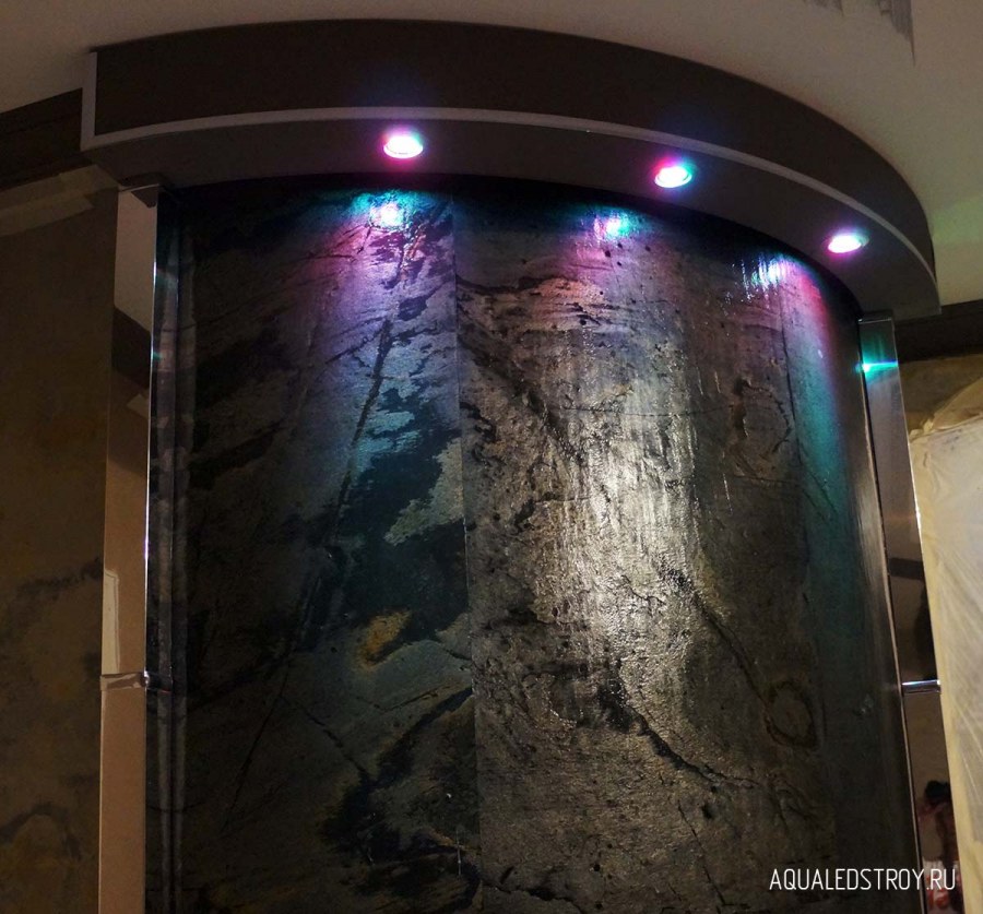 Настенный водопад по стеклу