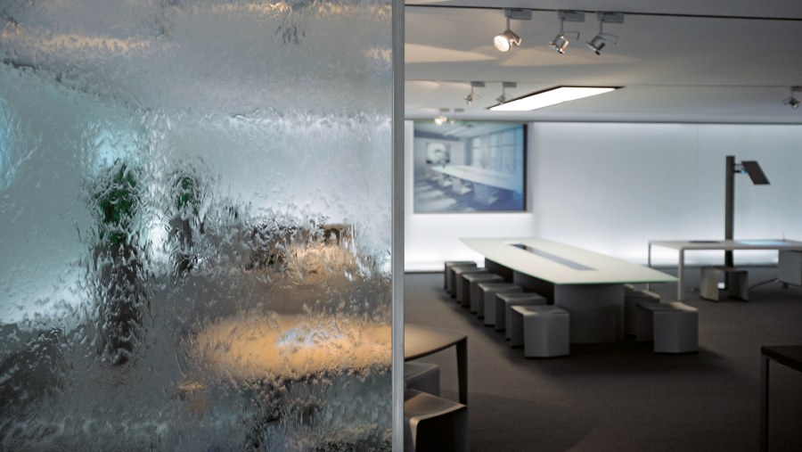 Стеклянная перегородка водопад