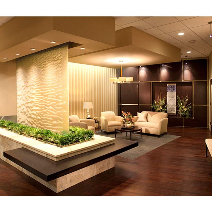 Стеклянные панели в интерьере гостиной