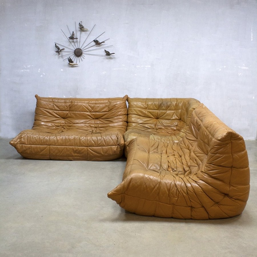 Гостиная с кожаным диваном