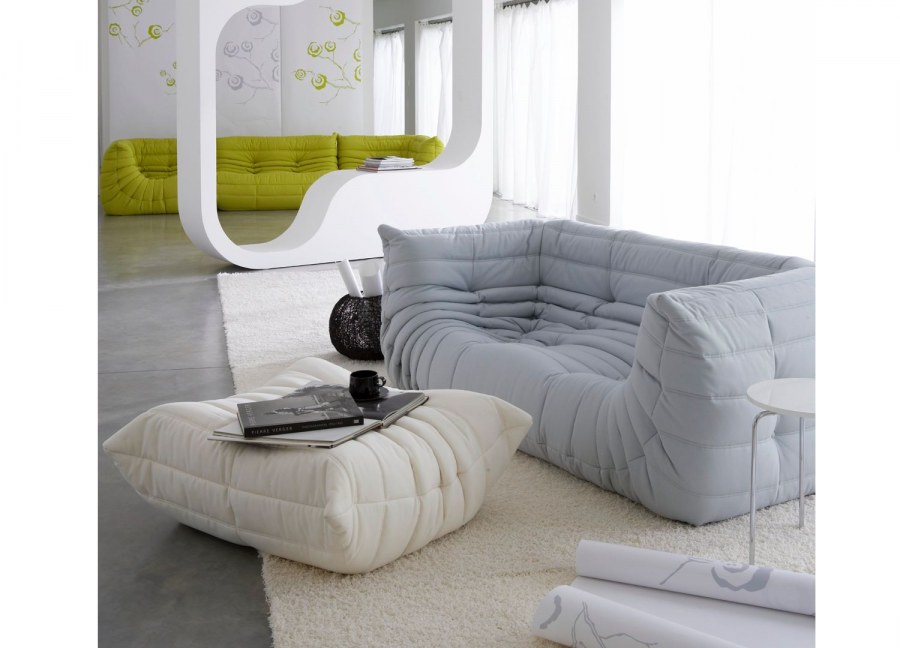 Современный диван в гостиную жёлтый