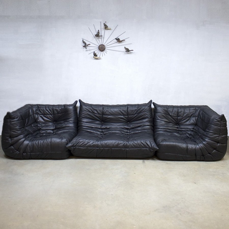 Мягкая мебель в комнате