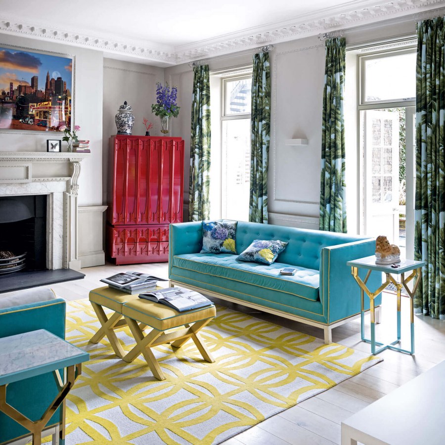 Яркий диван