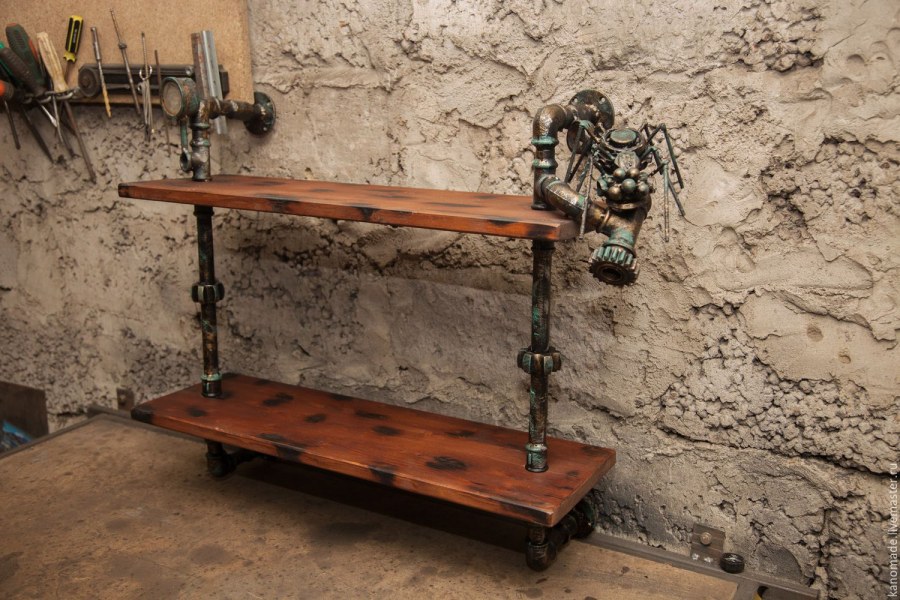 Полка из водопроводных труб