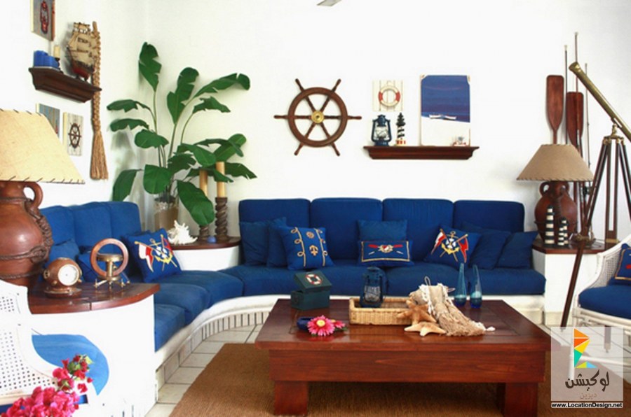 Гостиная в морском стиле с флажками
