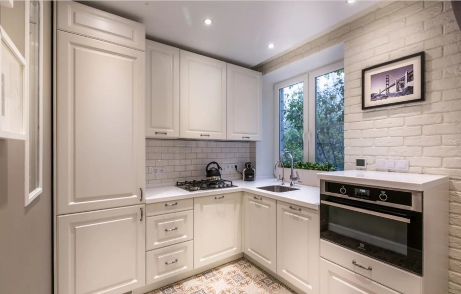 Кухня Неоклассика белая угловая 6кв.м