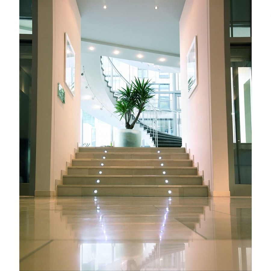 Светильники встроенные в пол